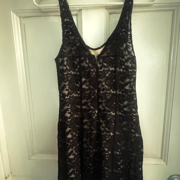 Guess size womens Small lace black dress - Picture 2 of 4